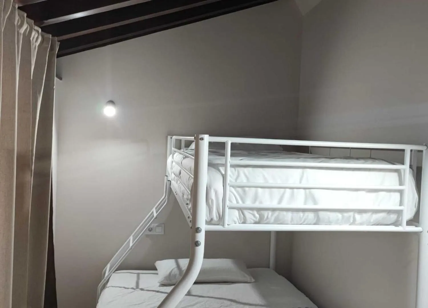 Apartamento T4. Apto Nuevo Toledo Centro 0*,  España